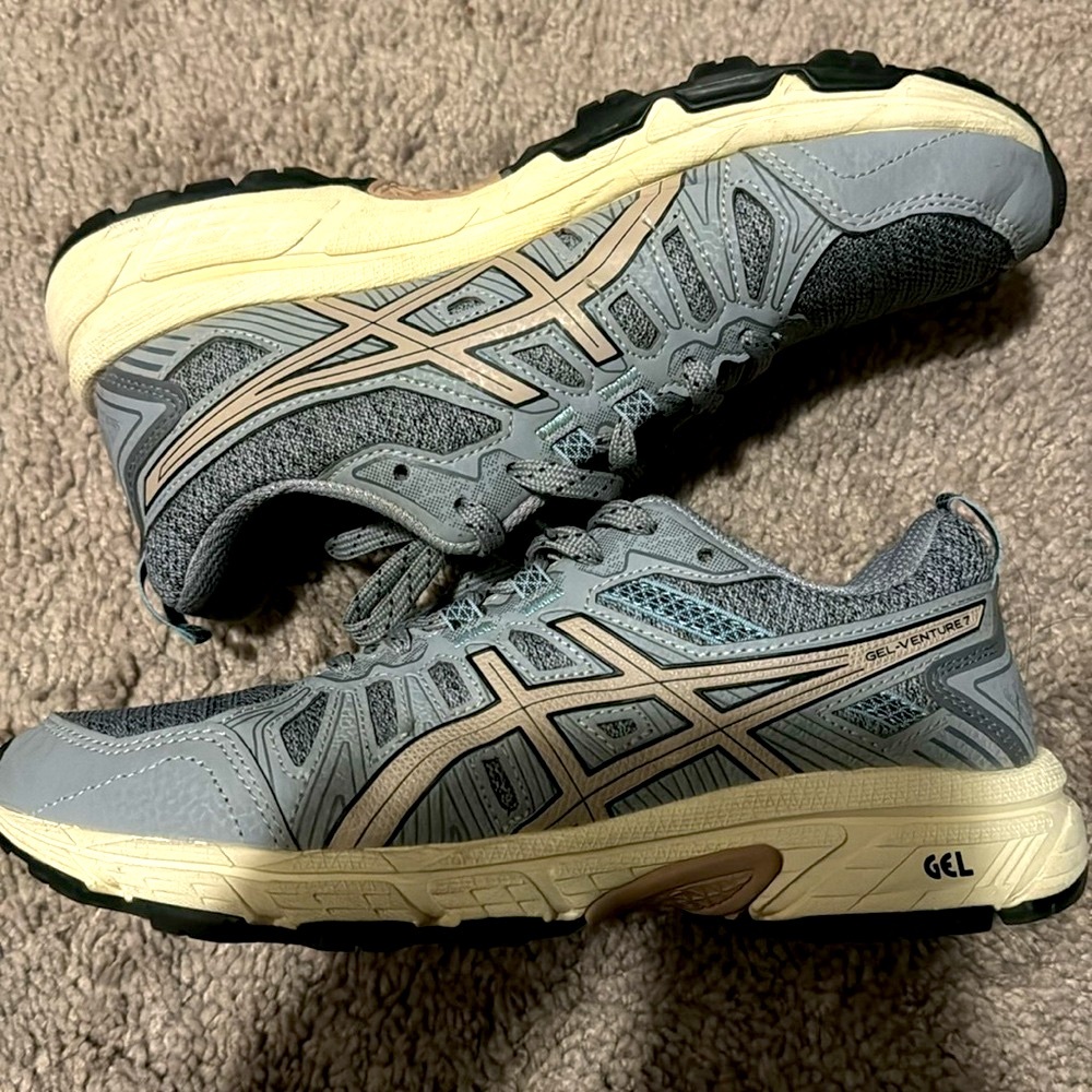 Lightly worn Gel ASICS sneakers